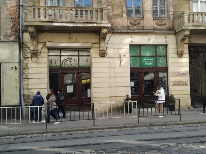 Оренда фасадного приміщення по вул. Дорошенка в центрі міста. Львов