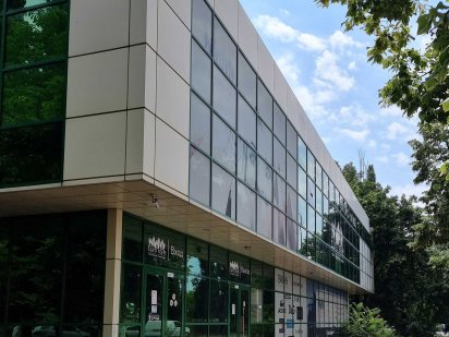 Торговый комплекс на Черемушках. Отдельно стоящее фасадное здание. Одесса