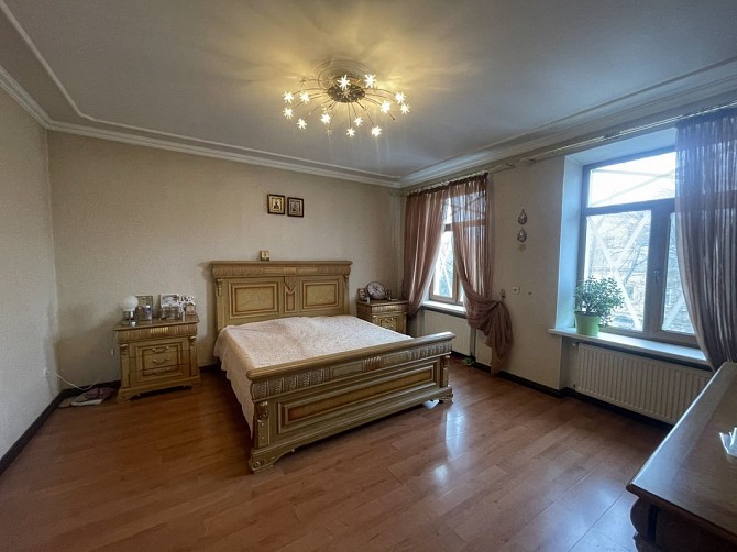 В центре Одессы частный дом 420 м, терраса, подвал, 9 комнат. Гараж. - фото 1