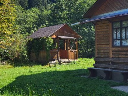 Двоповерховий будинок 192м², з окремим приміщенням бані на березі р. Прут Яремче