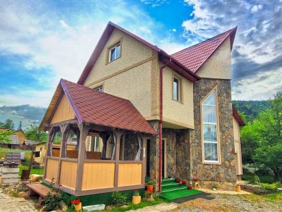 Будинок у Карпатах з банею та каміном "Перлина Прикарпаття" Яремче