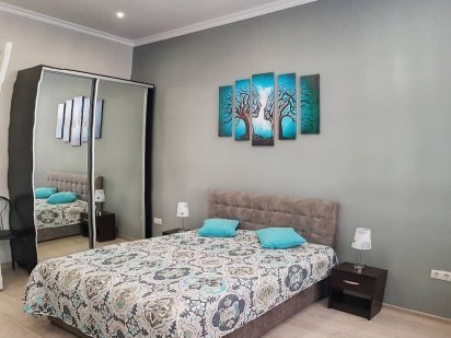 Центр, деталі в описі. Вул.Головна 10 Черновцы