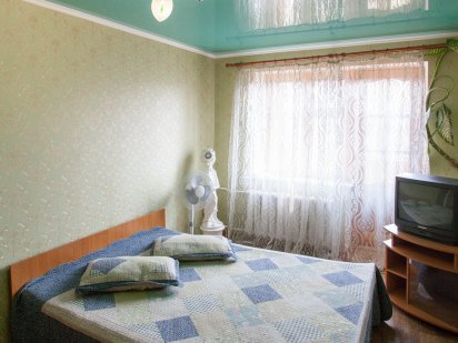 Квартира подобово на центральній площі. Видаю документи