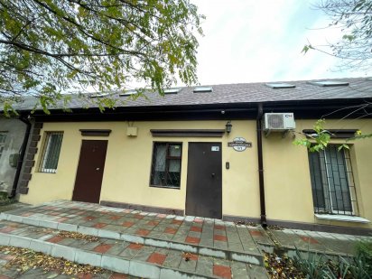 Центр офісна будівля 300 кв.м. гарний стан фасад ціна 650 у.е./кв.м. Миколаїв