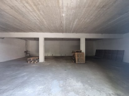 Приміщення магазин склад офіс 182 кв м в центрі міста біля ринку Мукачево