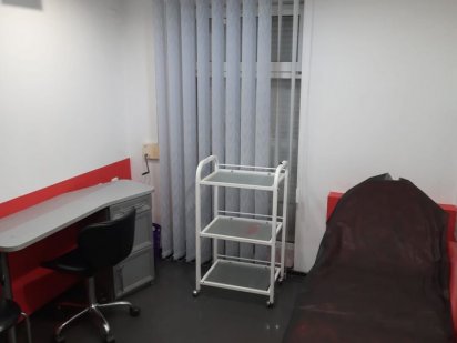 Сдам в аренду массажный кабинет и парикмахерское кресло!