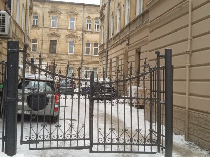 Оренда приміщення 38 м кв + парковка в Центрі початок Зелена 5 / Руста Львов