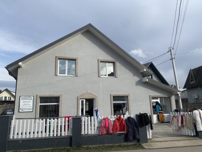 Двоповерховий будинок у центрі Делятина Яремче