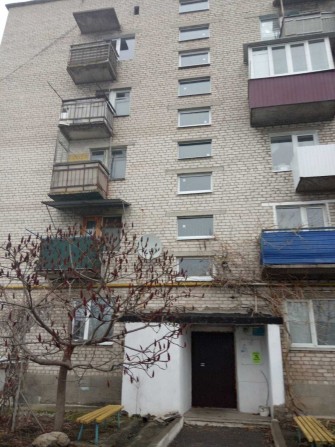 Продам 1к квартиру в Изюме, Харьковская область - фото 1