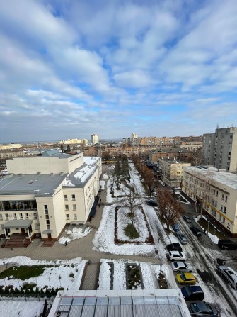 Простора квартира в центрі міста з панорамним видом на місто та Дніпро - фото 1