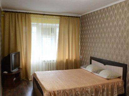 Квартира 1 - 2х комнатная посуточно почасово. Ромни