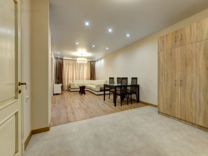 Посуточно 2к в новом доме, ул. Драгомирова, 2а , м Дружбы Народов Киев