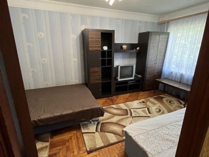 Сдам посуточно 1 к кв-ру Космос тц,,Варус,,