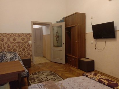 4х кім. кв. вул. Дорошенка 15 ( центр , ж/д вокзал, площа Ринок) Львів