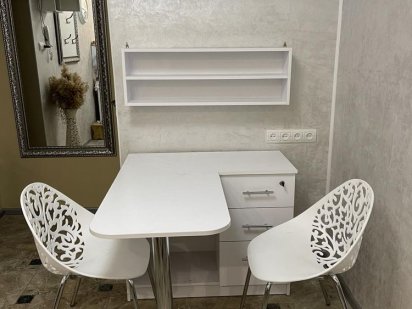 Сдам место мастеру маникюра педикюра! В самом центре города