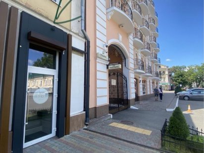 Оренда офісу приміщення робоче місце перукар манікюр салон краси Полтава