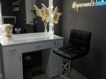 Здається в робоче місце візажиста / стиліста по зачісках / бровіста Винница