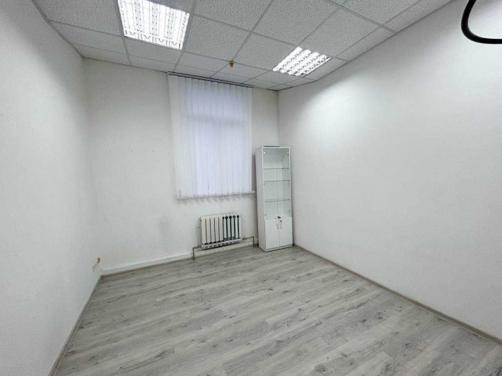 Сдам офис 16 м кв. в центре, проспект Яворницкого, рядом Екат. бульвар - фото 1