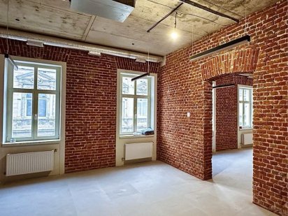 Окрема Будівля 800 (м2) в ЦЕНТРІ міста Львов