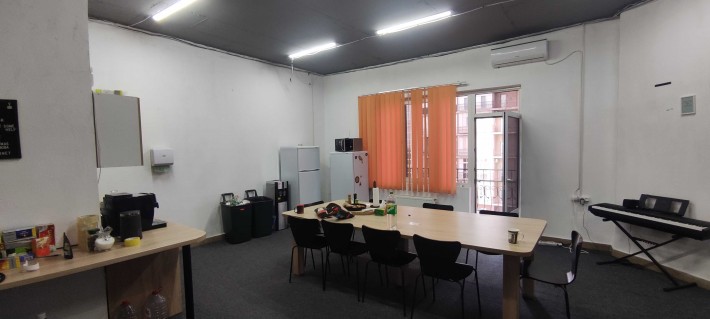 Офис в центре, 200 кв.м Open space+ кабинет, 2 санузла, кухня. - фото 1