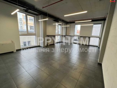 Оренда офісу в бізнес центрі, 795 м2, open space, вул. Героїв УПА Львов