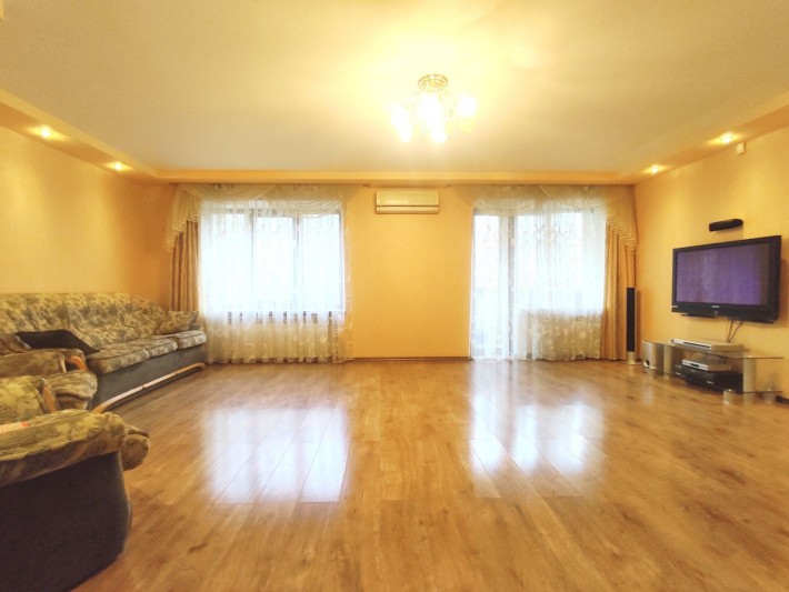 Продам 4-х комнатную квартиру в центре Новомосковска - фото 1
