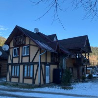 Триповерховий будинок з чарівним видом у Микуличині 300 м² Яремче