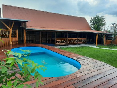 Заміскій будинок "БЕРЛОГА" принімає великі компанії , баня , чан