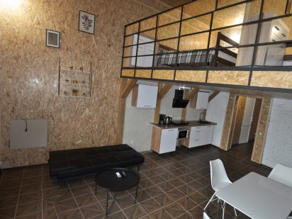 Помісячно Дворівневі Лофт-Апартаменти Власник