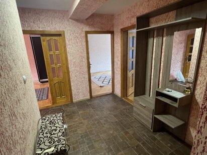 Квартира 3-х кімнатна подобово.Біля термальних басейнів Берегове