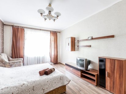 Подобово 2кімнатна затишна простора квартира. Північна, 54. Киев