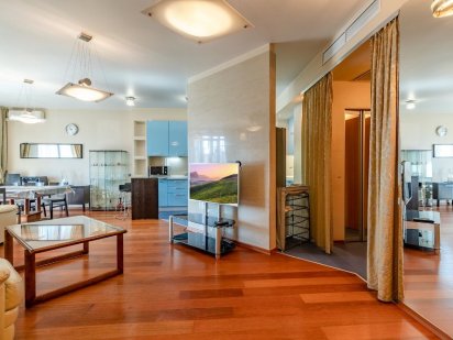 3к квартира подобово ,центр,паркiнг,ЖКДипломат Хол,ботанiчний сад Київ