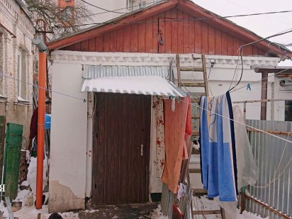 Продам часть дома в Центре.Отдельный двор.Все коммуникации.