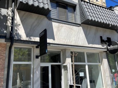 Здається в оренду2-й повер 2-ох поверхового магазин в центрі міста Виноградов