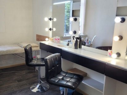 Аренда места/зеркала для мастера бровиста, пирсинг, визажиста Каменское