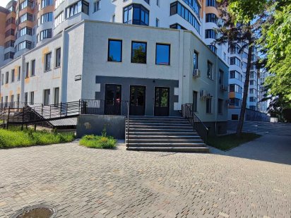 Оренда приміщення на першому поверсі. Кам'янець-Подільський