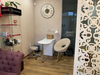 Здаю в оренду робоче місце для майстра манікюру!!! Вишневое