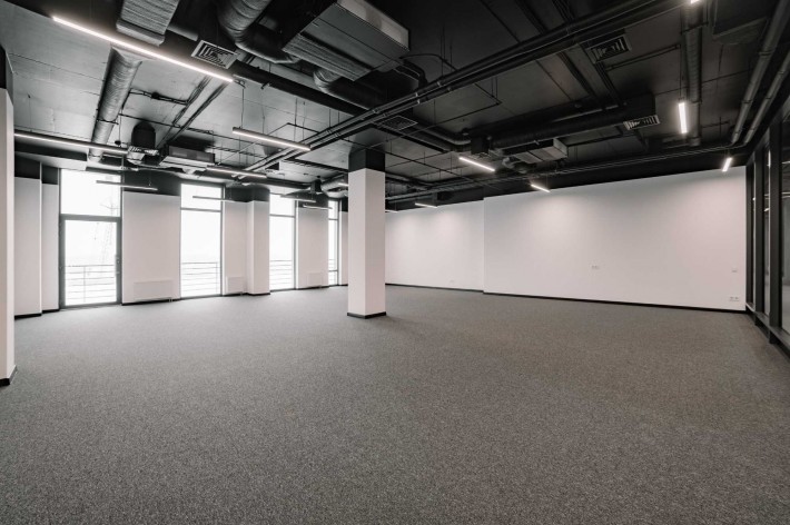 Оренда просторого офісу площею 126 м² з готовим ремонтом - фото 1