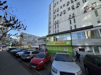 Оренда . Позняки. Руденко 6а. Колізей . Фасад. Київ