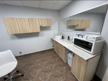 Здається кабінет в комерції, з меблями та підведеною водою Ужгород