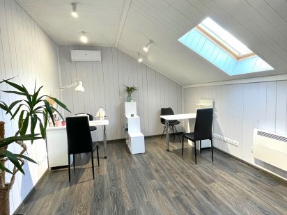 Оренда місця для майстра манікюру ( центр міста) Рівне