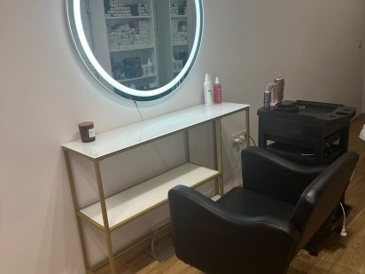 Робоче місце перукаря Чернівці