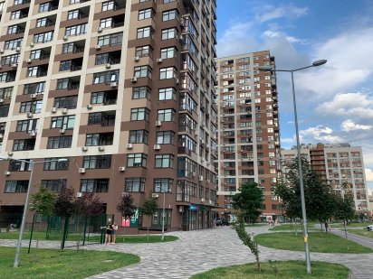 ЖК Варшавський. ФАСАД на ЦЕНТРАЛЬНУЮ АЛЕЮ. Нежилое помещение. Київ