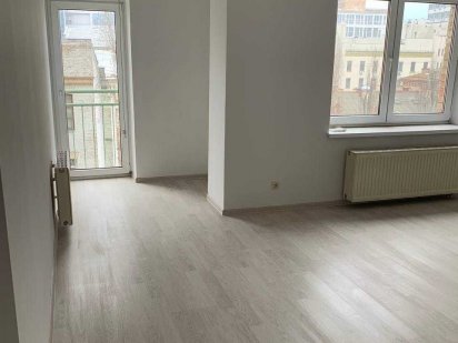 Метро Льва Толстого/Палац Спорту. В. Васильківська. 89,3 м2. 7$/м2. Київ