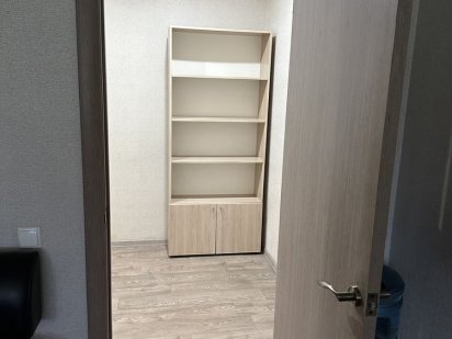 Здається кабінет для бʼюті сфери та місце для манікюру. Митниця. Черкаси