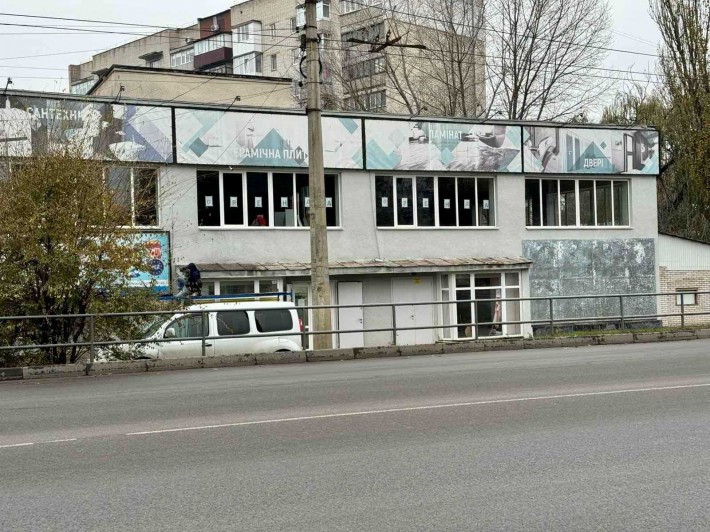 Оренда фасадного приміщення по вул. Ватутіна - фото 1