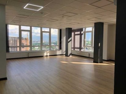 Видовий та функціональний офіс площею 120 кв.м у БЦ Кадорр Київ