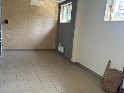 Здається приміщення на Науковій Львів