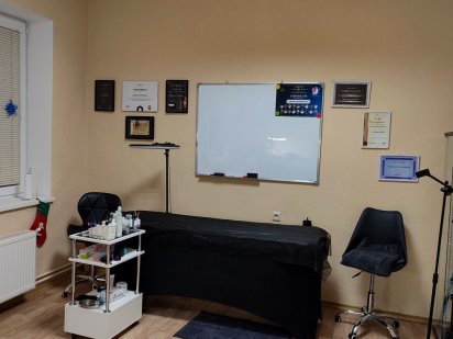 Аренда кушетки в центрі міста на Успенській