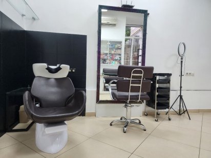 Аренда салон красоты парикмахерское кресло центр Крещатик Киев